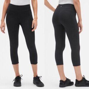 Gap Fit Black Compression Leggings Capri GFast Size‎ Small Slim Fit Crop Pants S